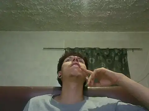 Noah_arker webcam