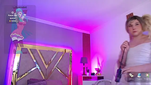 Tiffany_Valentiine webcam