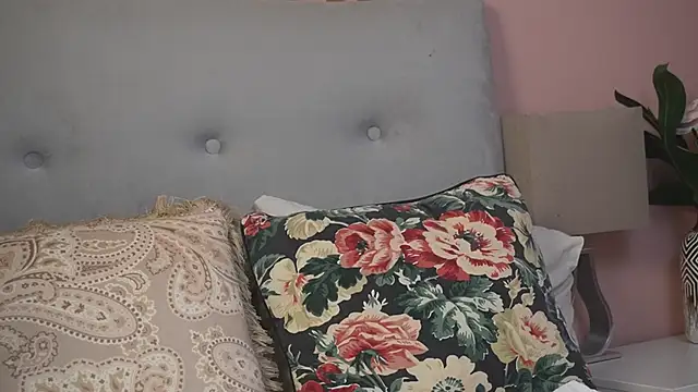 BellaNoirX webcam