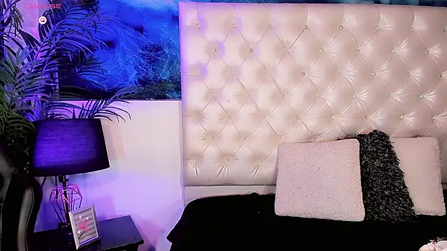 Keira_Fox31 webcam