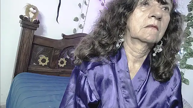 DominaLeona webcam
