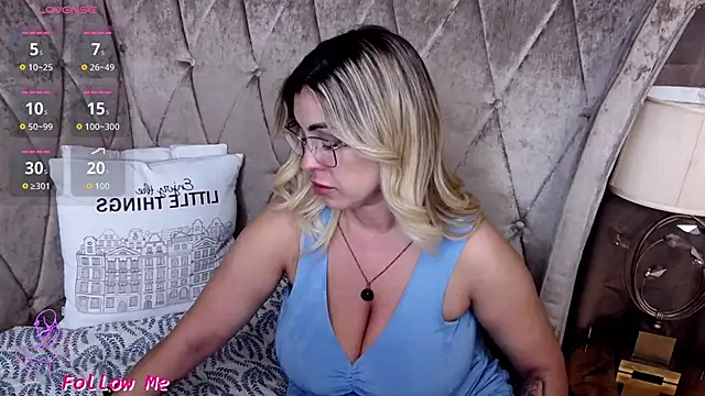 BustyGizelle webcam