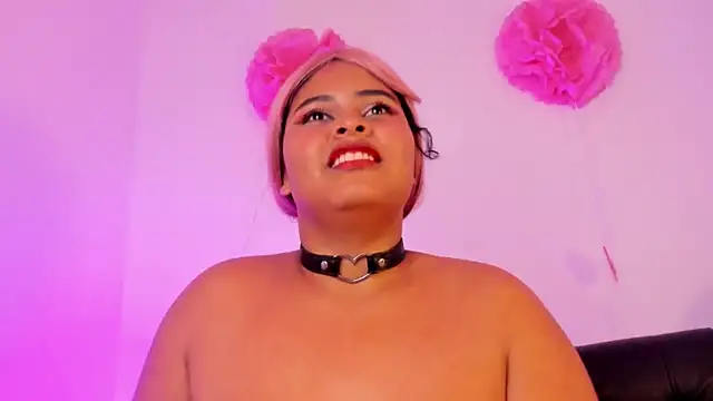 NaomiVelour webcam