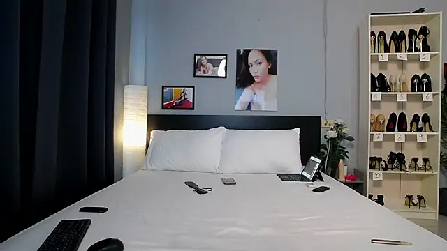 Hotbeebee webcam
