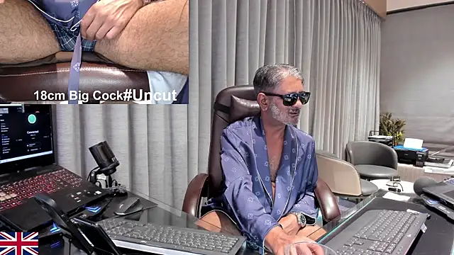 OnlineBossUK webcam