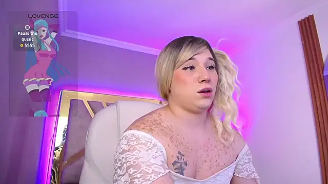 Tiffany_Valentiine webcam