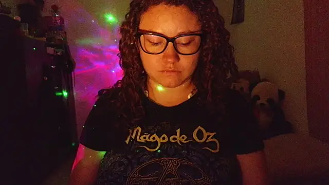 curly_greeneyed webcam