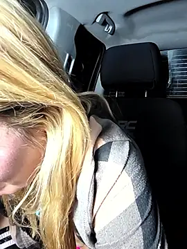 SheIsSomething webcam