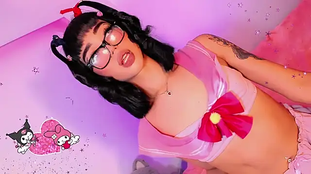 Miss-Saraii webcam