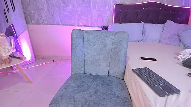 Lauren_smiles webcam