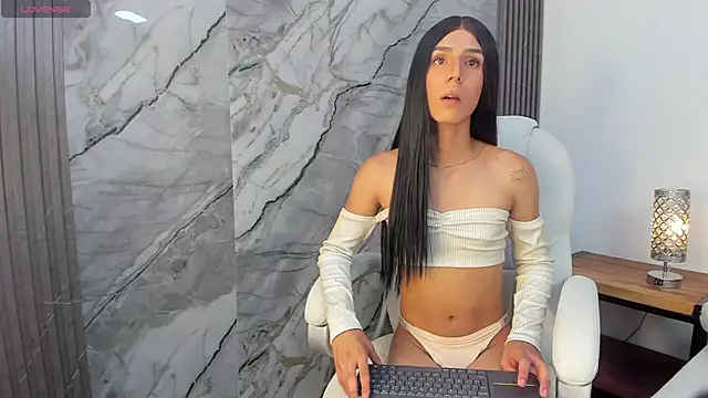 laurenn_moore (T teen) - Laurenn, stand up and shake you ass🍑