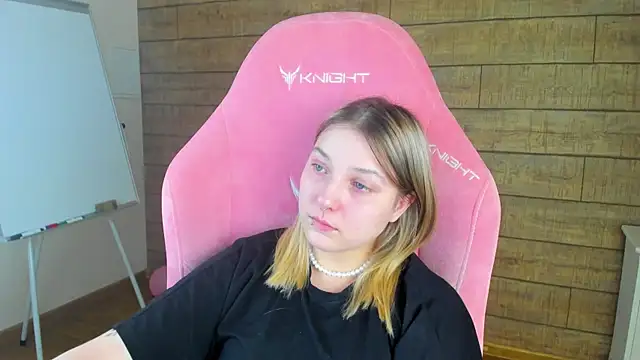 TinnaBurton webcam