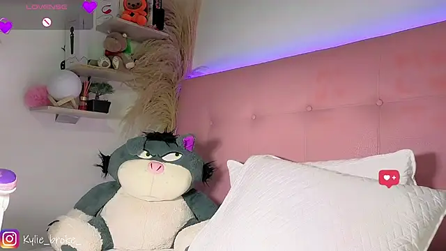 Kylie_brokee webcam