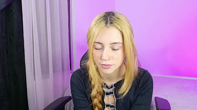 annie_mora webcam