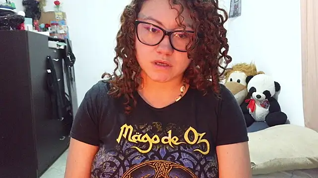 curly_greeneyed webcam