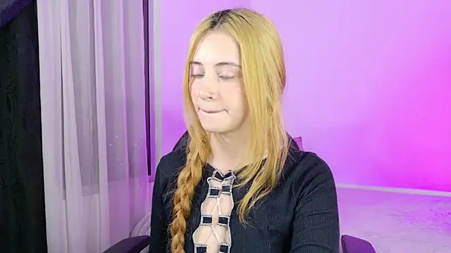 annie_mora webcam
