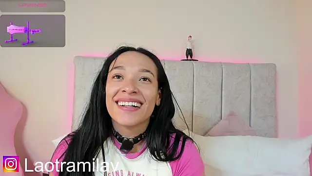 MilaVelour webcam