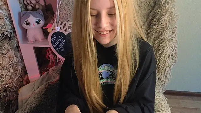 sarakaell (F young) - naked 15 minutes