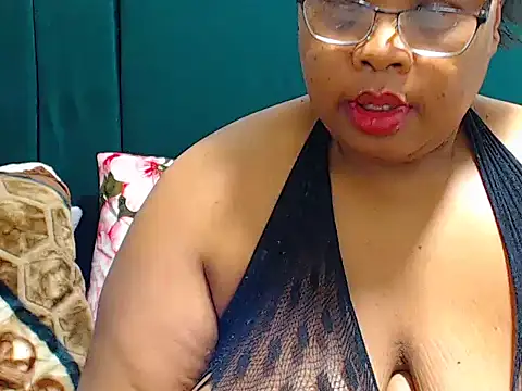 BUSTYTUMIXX23 webcam