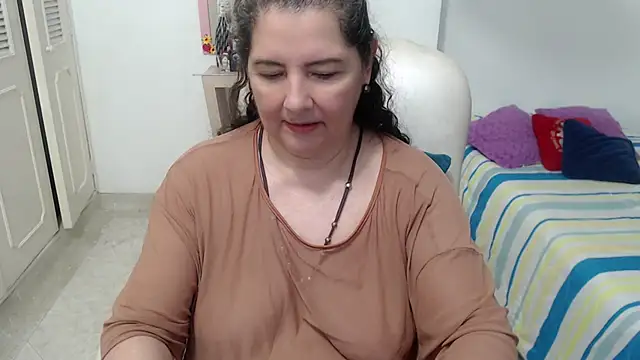 leonela_69 webcam