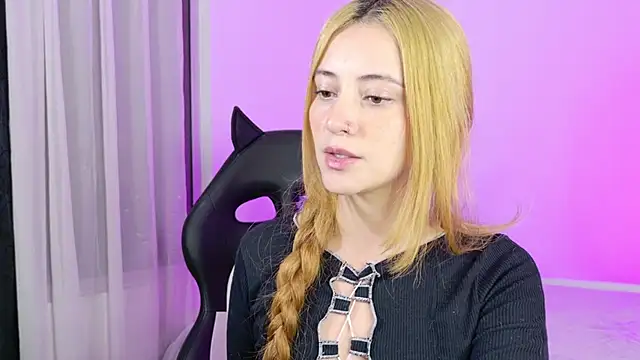 annie_mora webcam