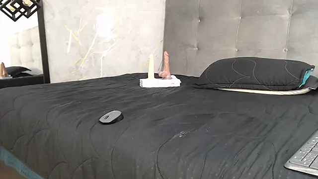 agyness_bell webcam