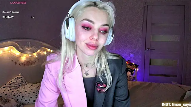 LillyMoure_ webcam