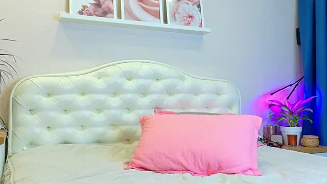 LadySweetWife webcam