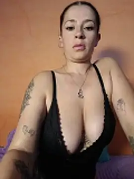 KiaraEvans2 live sex cam