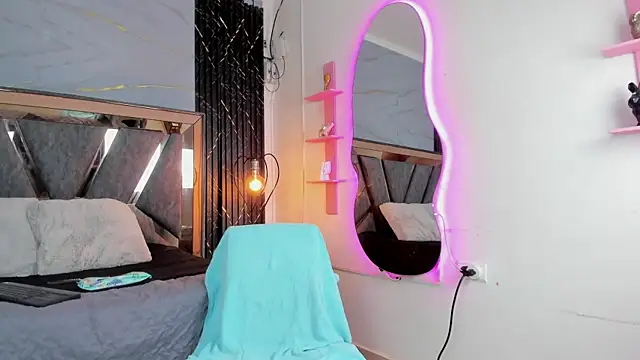 Miia_Deluxe webcam