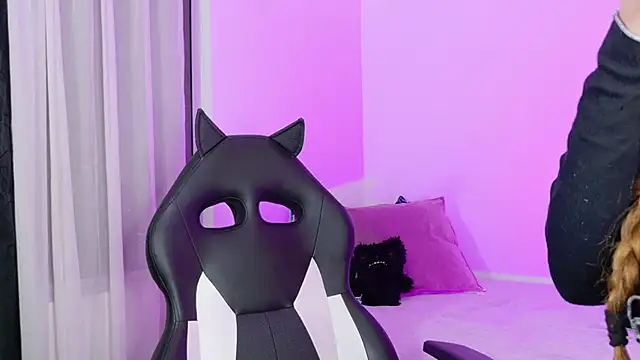 annie_mora webcam