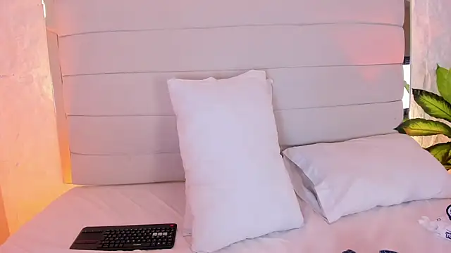 Ali_Hamilton webcam