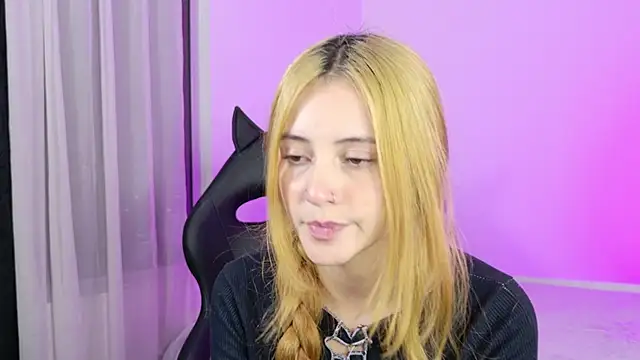 annie_mora webcam