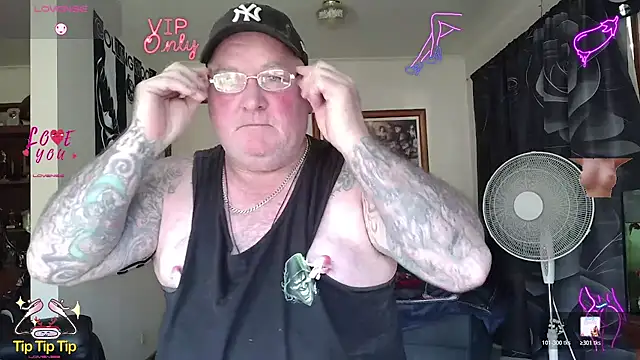 KINKYBLUEYES69 webcam