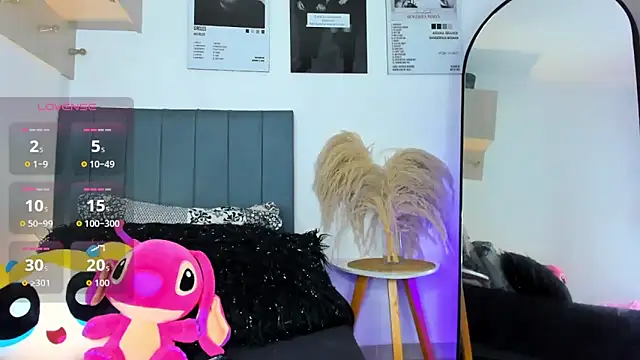 hollyprincess_2 - Hollyprincess_2's free webcam - UK Sex Cams