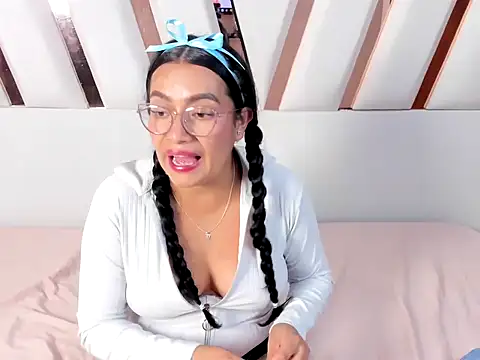 MiaKleinX webcam