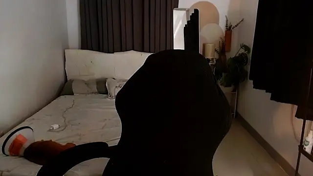Ur_QueenCamilla webcam