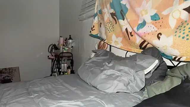 Yourmommysilk webcam
