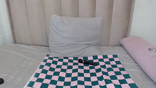 CuteHoney92 webcam