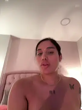 Bella__Wood webcam