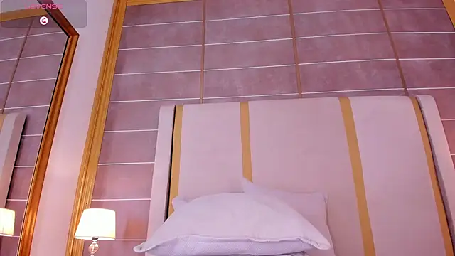 TahliaMoreau webcam