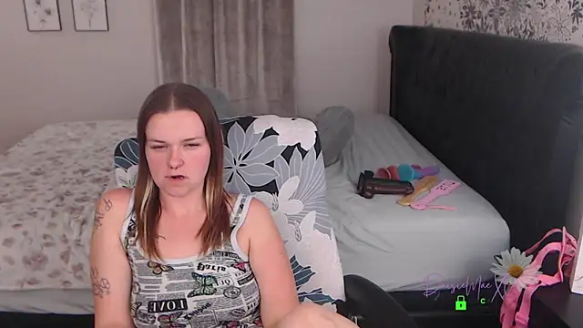 DaisieMaeXO webcam