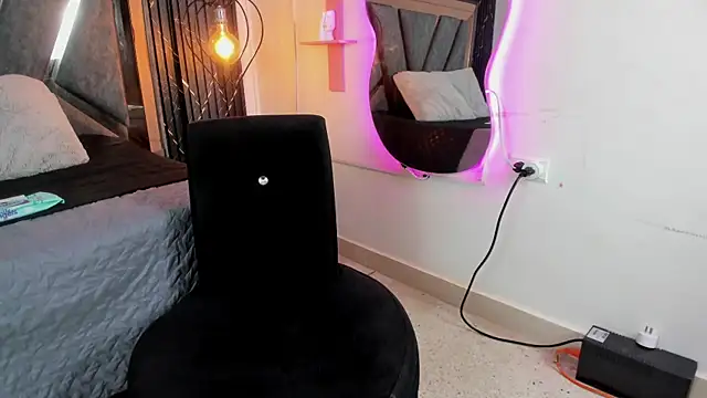 Miia_Deluxe webcam