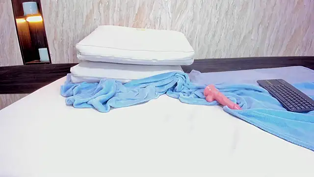 melanie_dusk webcam