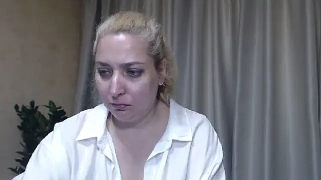 sweetpussy13 webcam