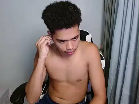curlyasian_njxx webcam