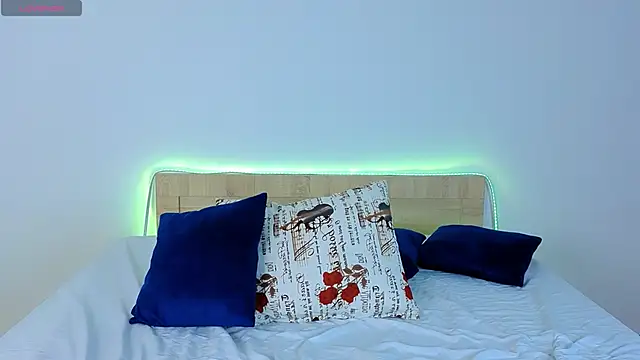 Miless_Cooper webcam