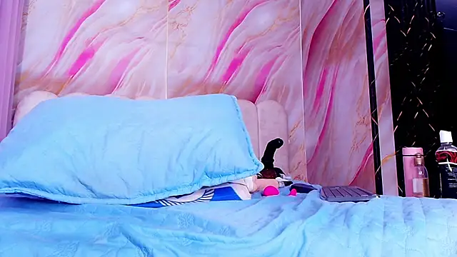 sofi_decker webcam