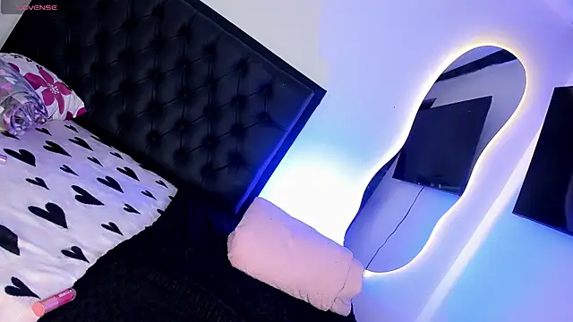 Maryonthemoon webcam