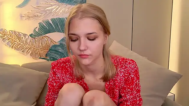 4example_Chloe webcam